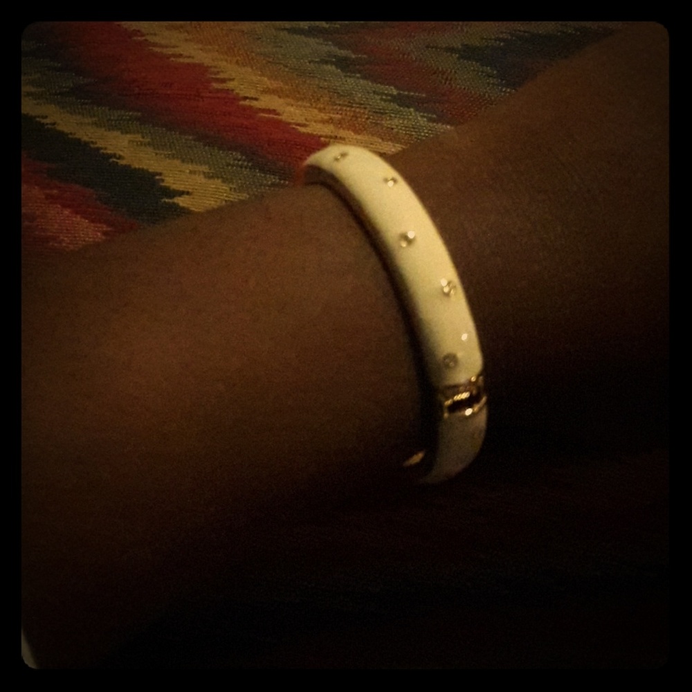 CREAM BRACELET (NWOT)